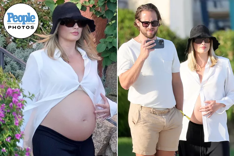 Pregnant Margot Robbie Shows Off Her Bare Baby Bump as She Vacations with Husband Tom Ackerley in Sardinia Pregnant Margot Robbie Shows Off Her Bare Baby Bump as She Vacations with Husband Tom Ackerley in Sardinia